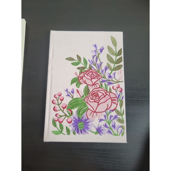 Set of bridgerton embroidered notebooks - Picture 5 of 7